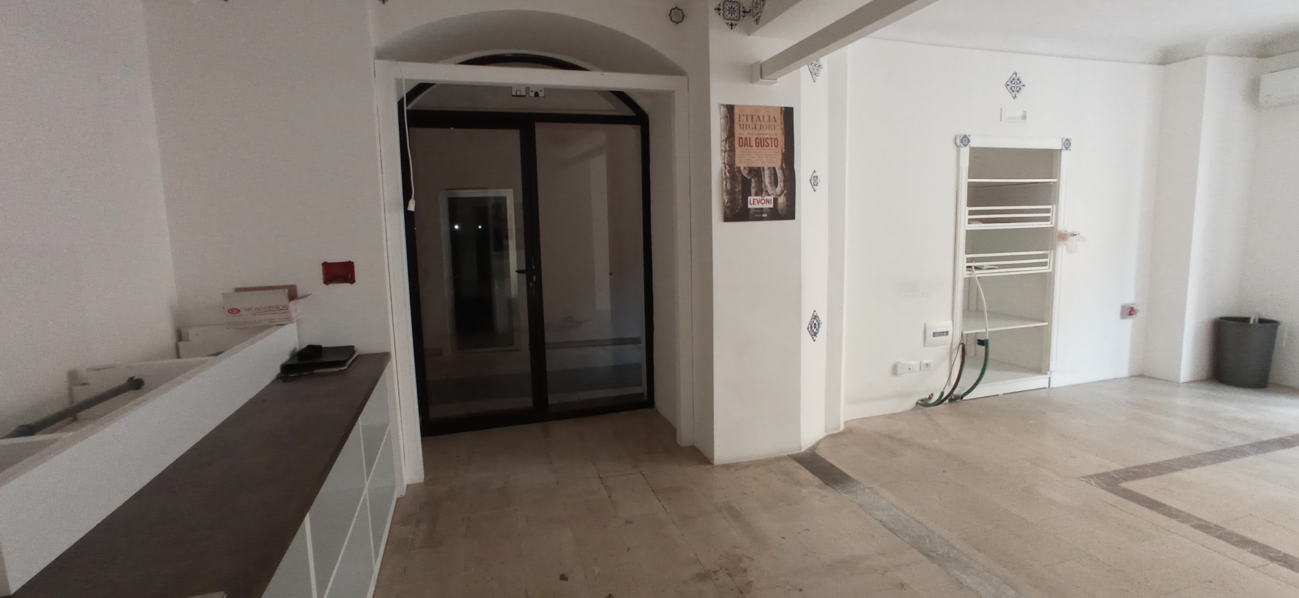 Immagine 4 di Locale commerciale in affitto  a Ragusa