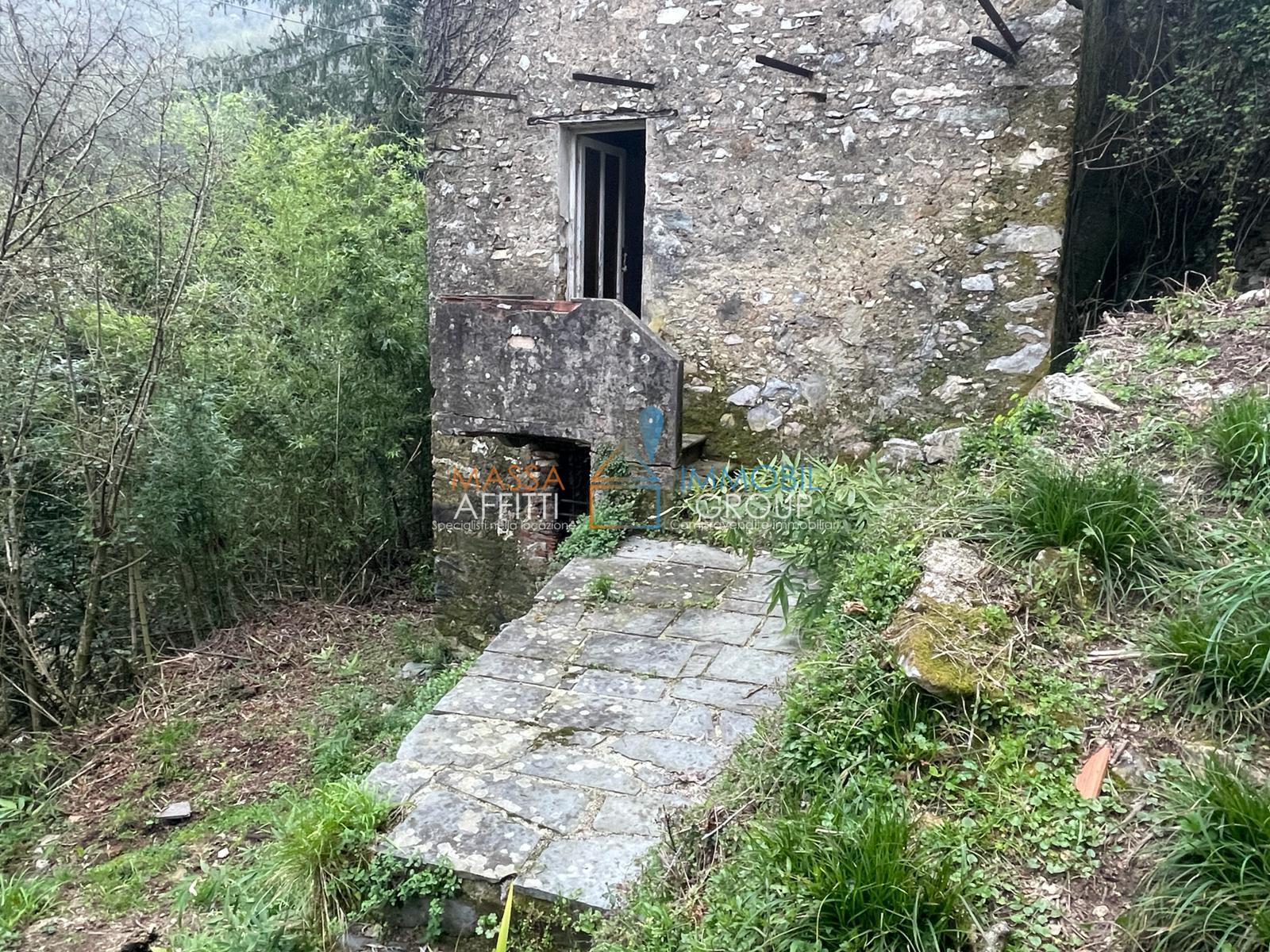 Immagine 6 di Casa semindipendente in vendita  in Via Monte Grappa 1 a Stazzema