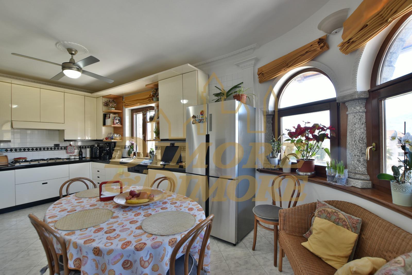 Immagine 14 di Villa in vendita  a Verbania