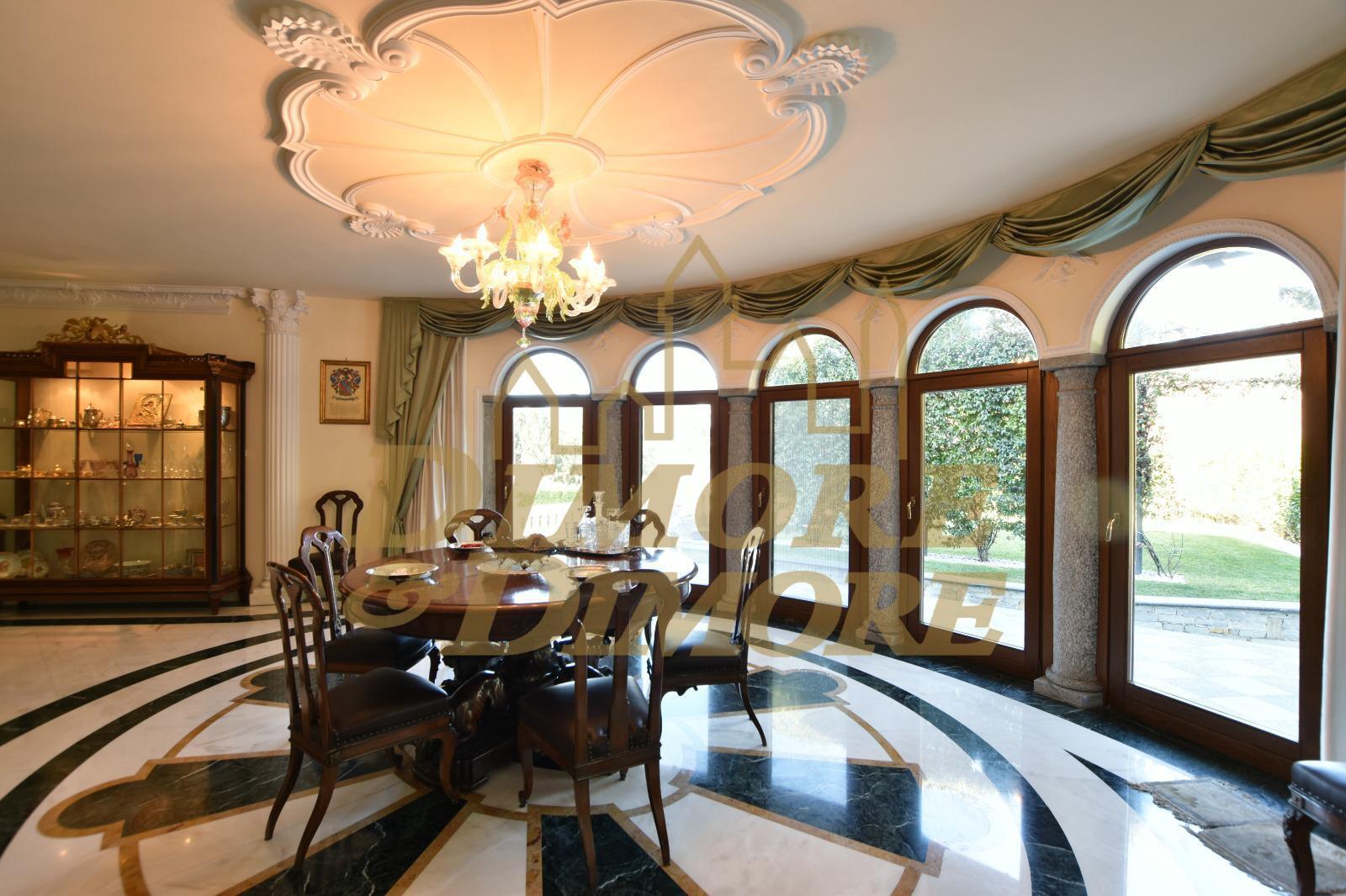 Immagine 23 di Villa in vendita  a Verbania