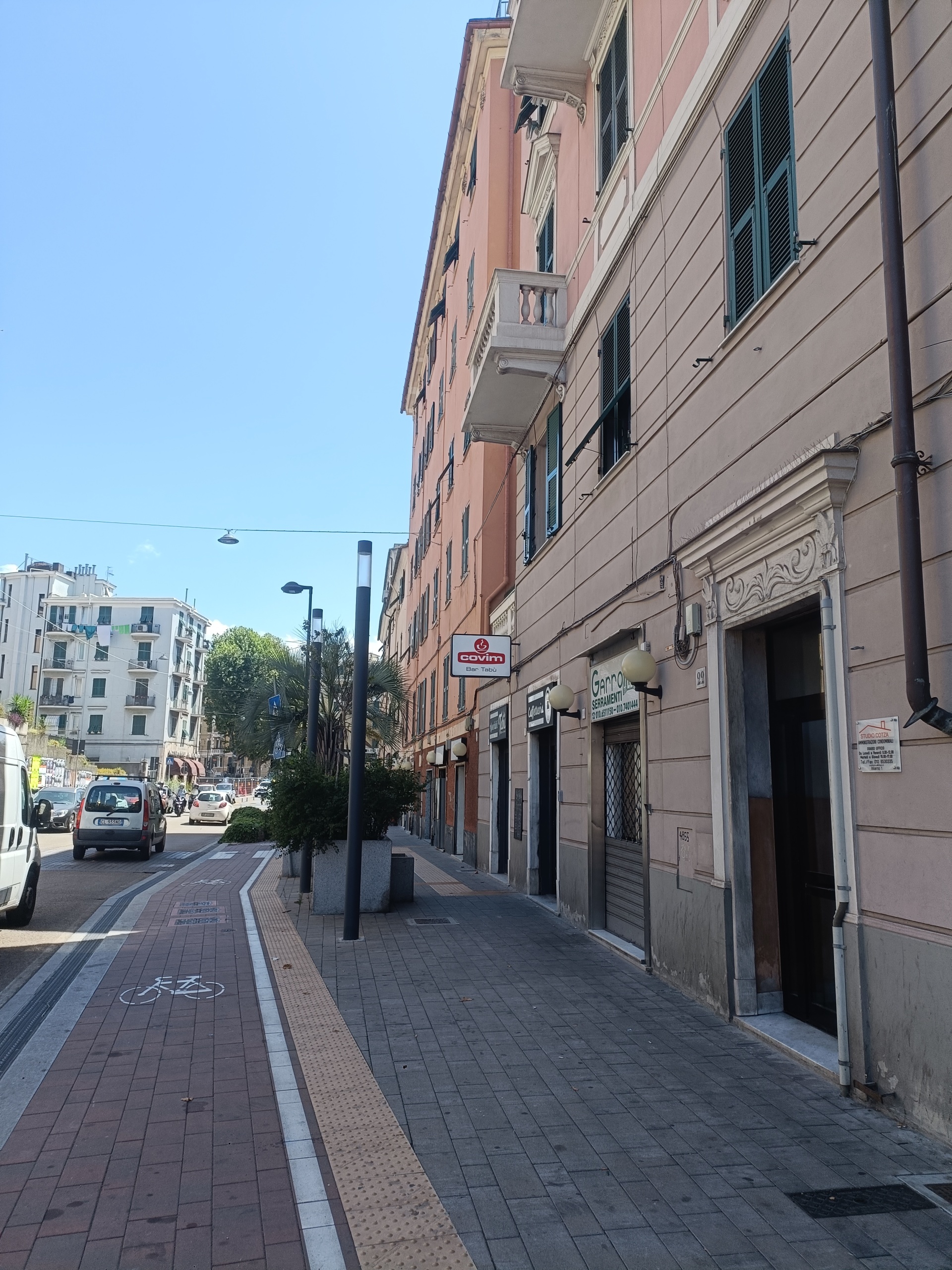 Immagine 3 di Bar / Ristorante in vendita  in Via Cornigliano 76 a Genova