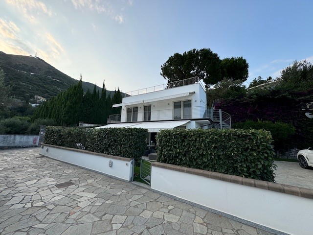 Immagine 7 di Villa in vendita  in Via Adelasia 139 a Alassio