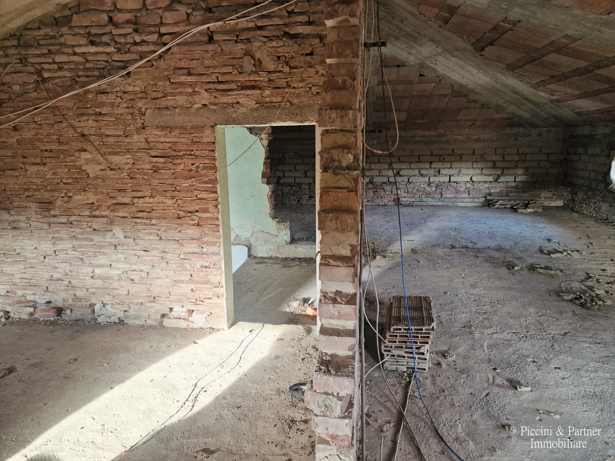 Immagine 40 di Pentalocale in vendita  in Via dei Partigiani 57 a Castiglione Del Lago