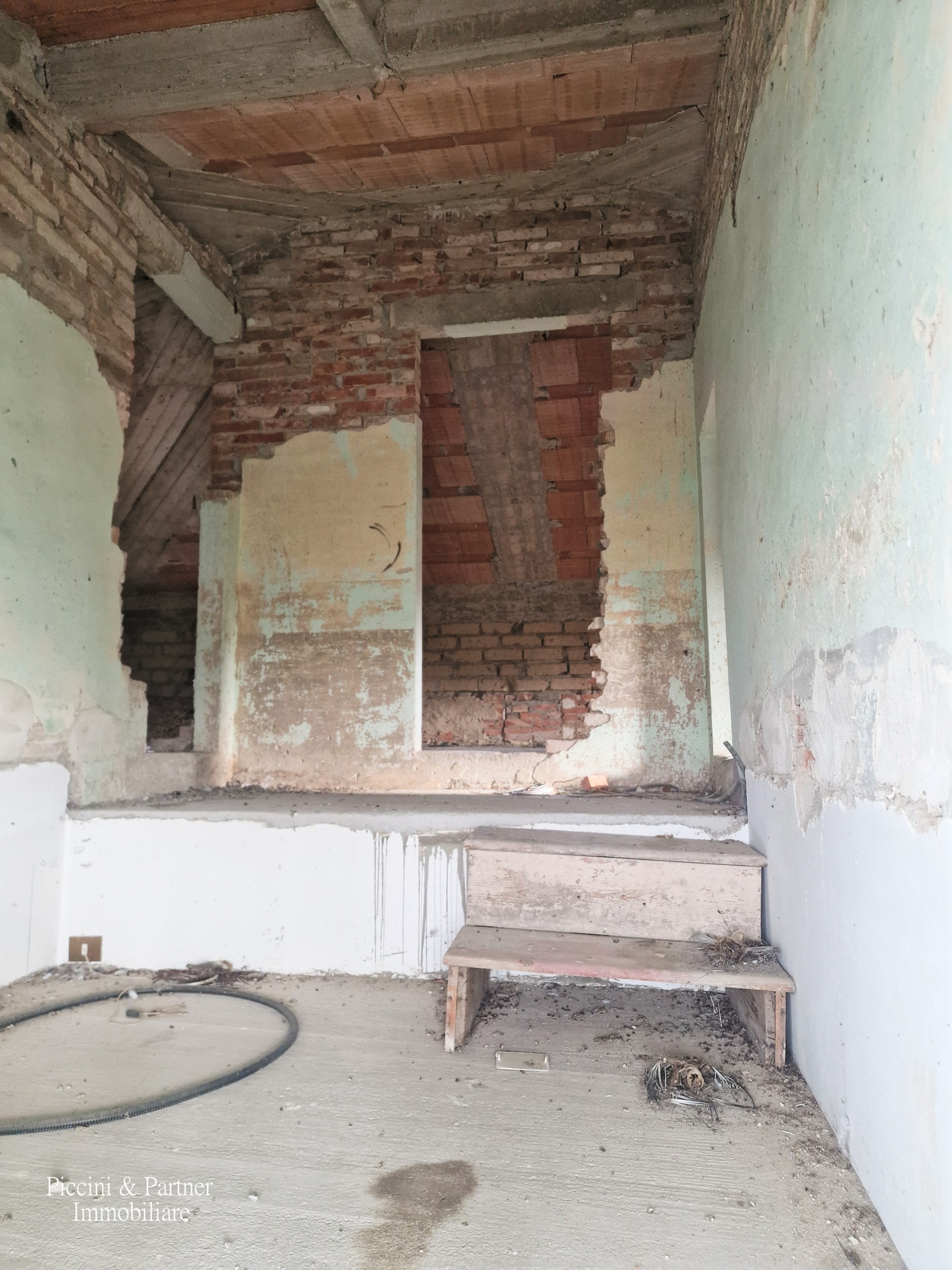 Immagine 35 di Pentalocale in vendita  in Via dei Partigiani 57 a Castiglione Del Lago