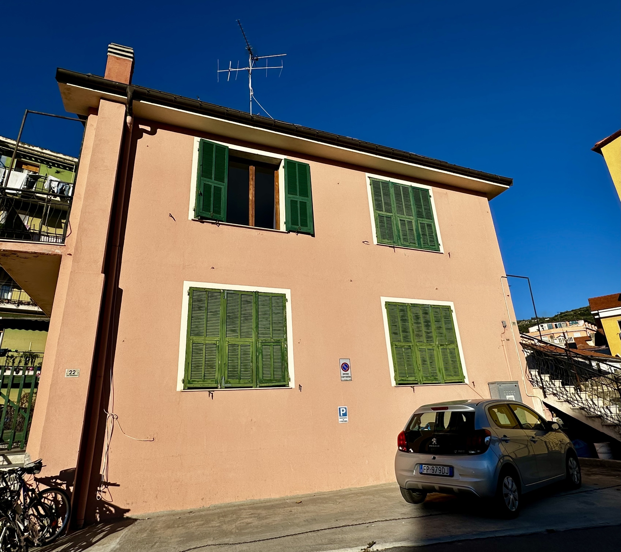 Immagine 6 di Casa bifamiliare in vendita  in via Andreoli 20 a Imperia