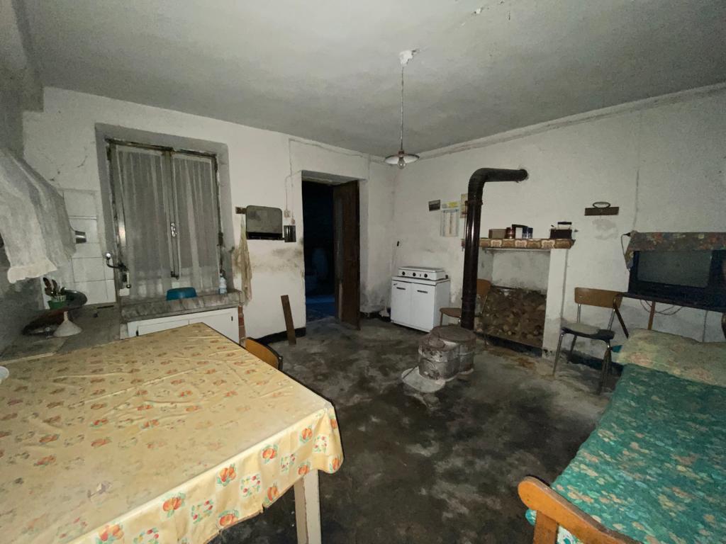 Immagine 21 di Rustico / casale in vendita  in Via G. B. Martinu 25 a Mioglia