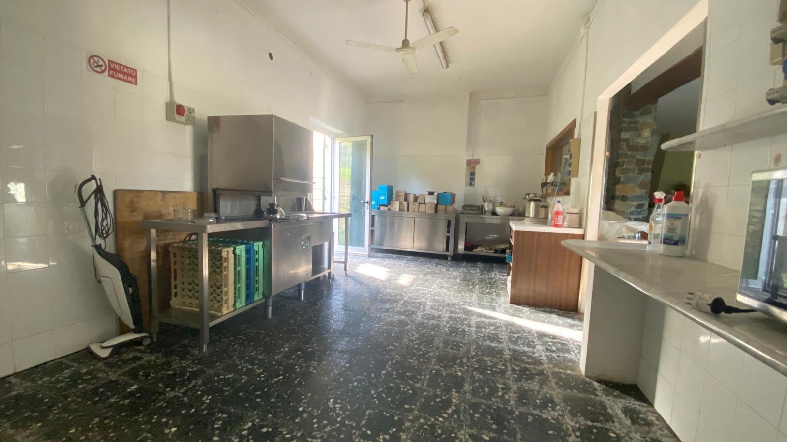 Immagine 31 di Albergo/B&B/Residence in vendita  in VIA  SAVONA 50 a Urbe