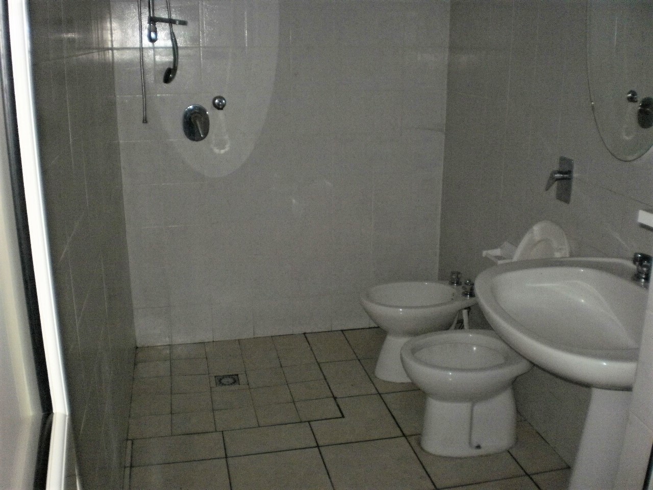 Immagine 3 di Locale commerciale in affitto  a Ragusa