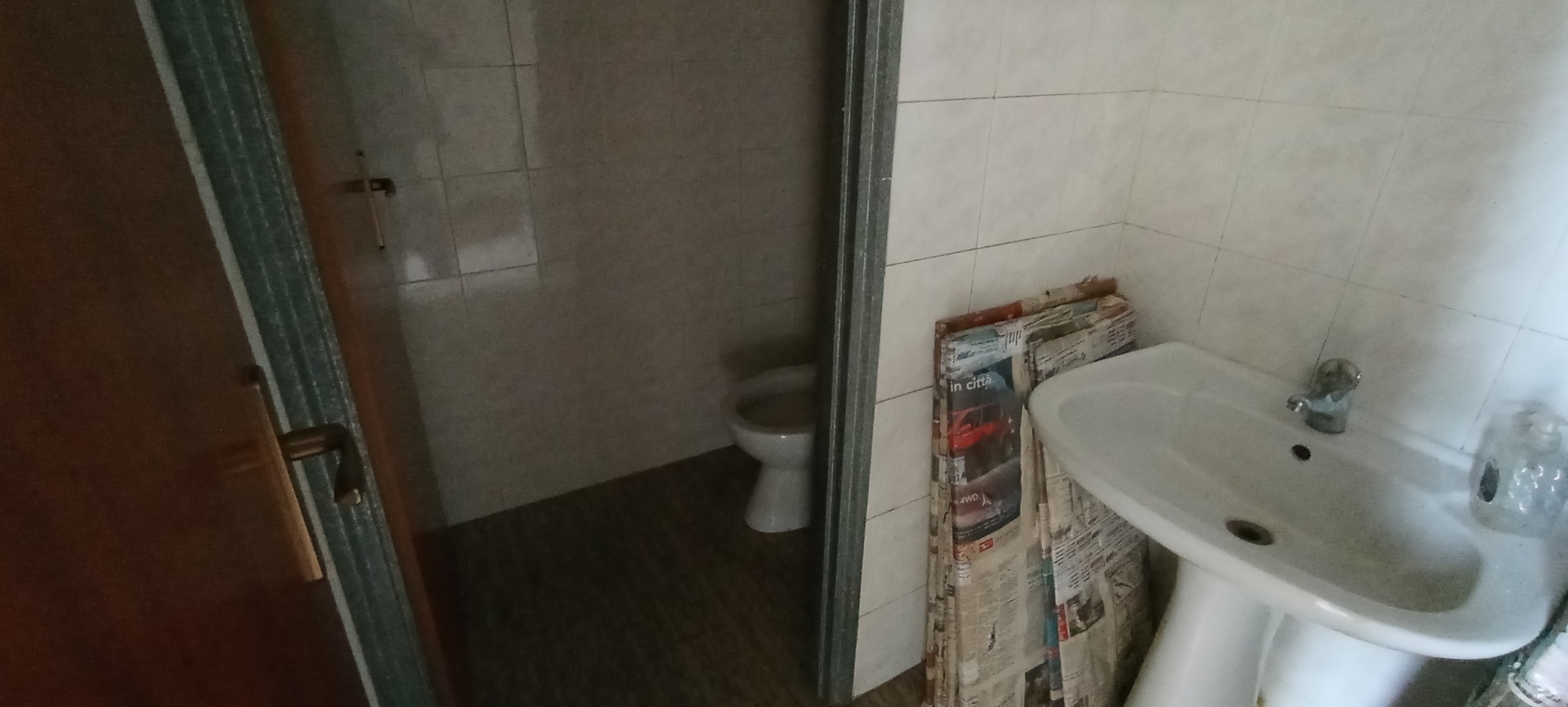 Immagine 9 di Locale commerciale in affitto  a Ragusa