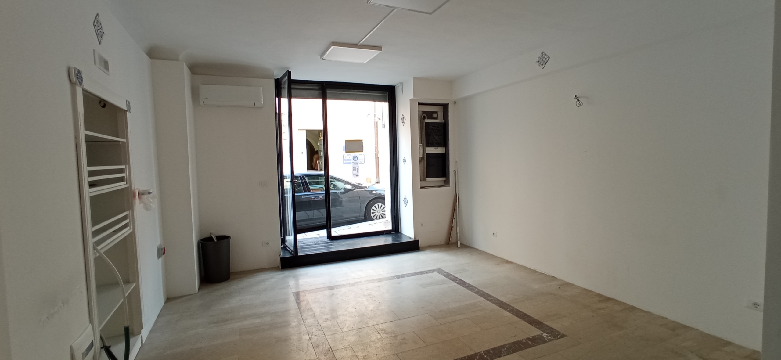 Immagine 6 di Locale commerciale in affitto  a Ragusa