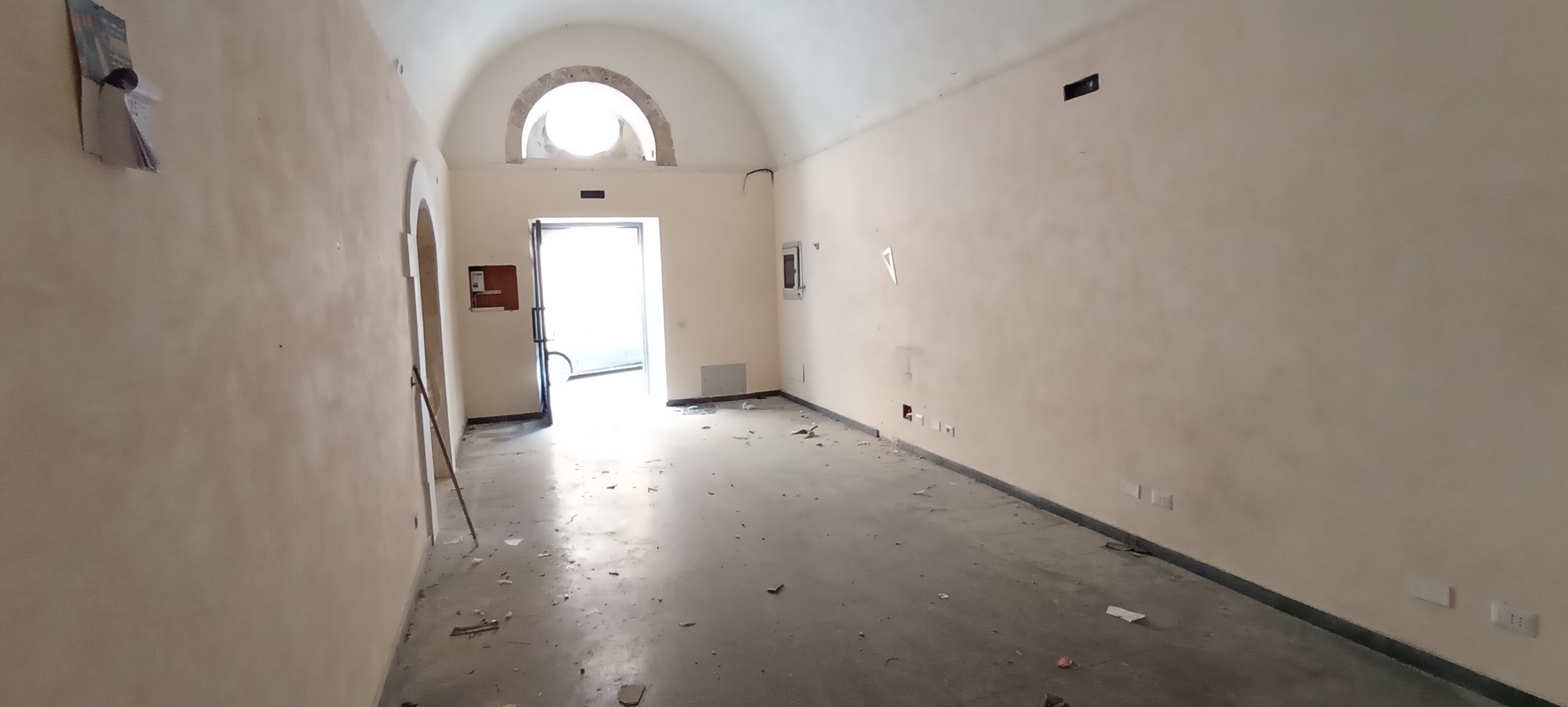 Immagine 4 di Locale commerciale in affitto  a Ragusa