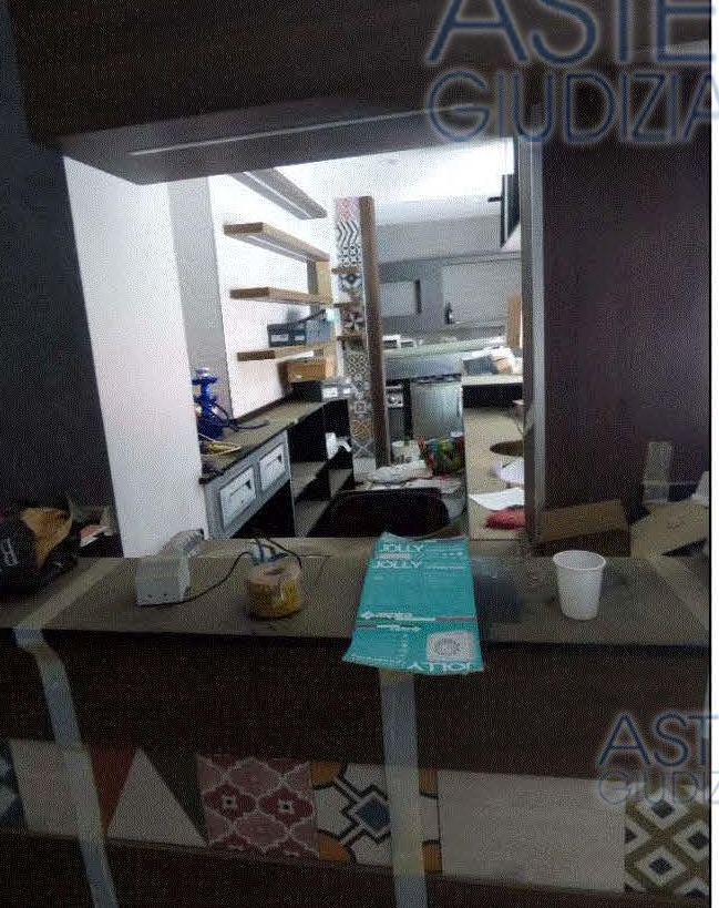 Immagine 2 di Locale commerciale in vendita  a Rimini