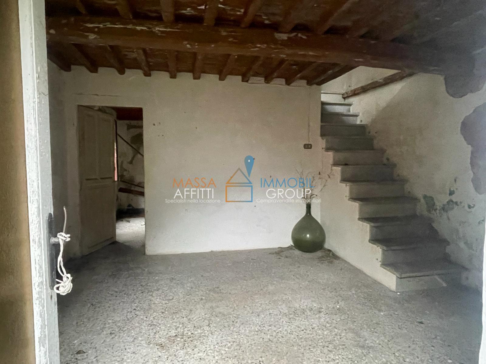 Immagine 21 di Casa semindipendente in vendita  in Via Monte Grappa 1 a Stazzema