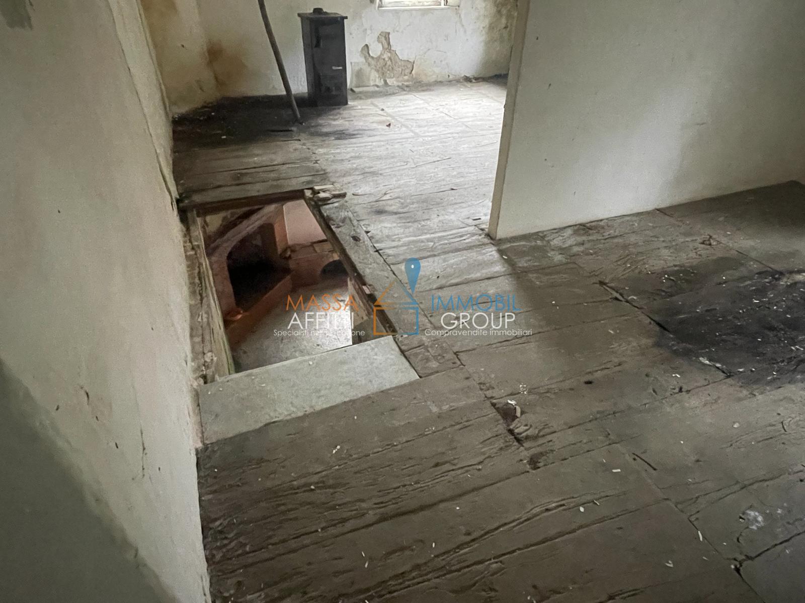 Immagine 37 di Casa semindipendente in vendita  in Via Monte Grappa 1 a Stazzema
