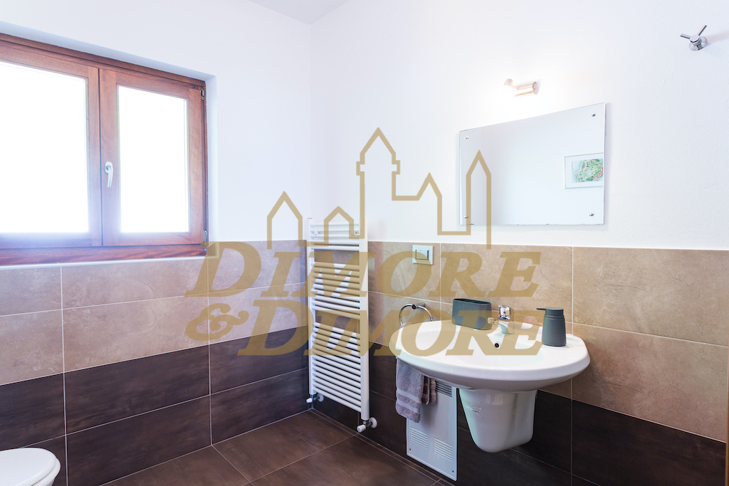 Immagine 15 di Villetta a schiera in vendita  a Luino