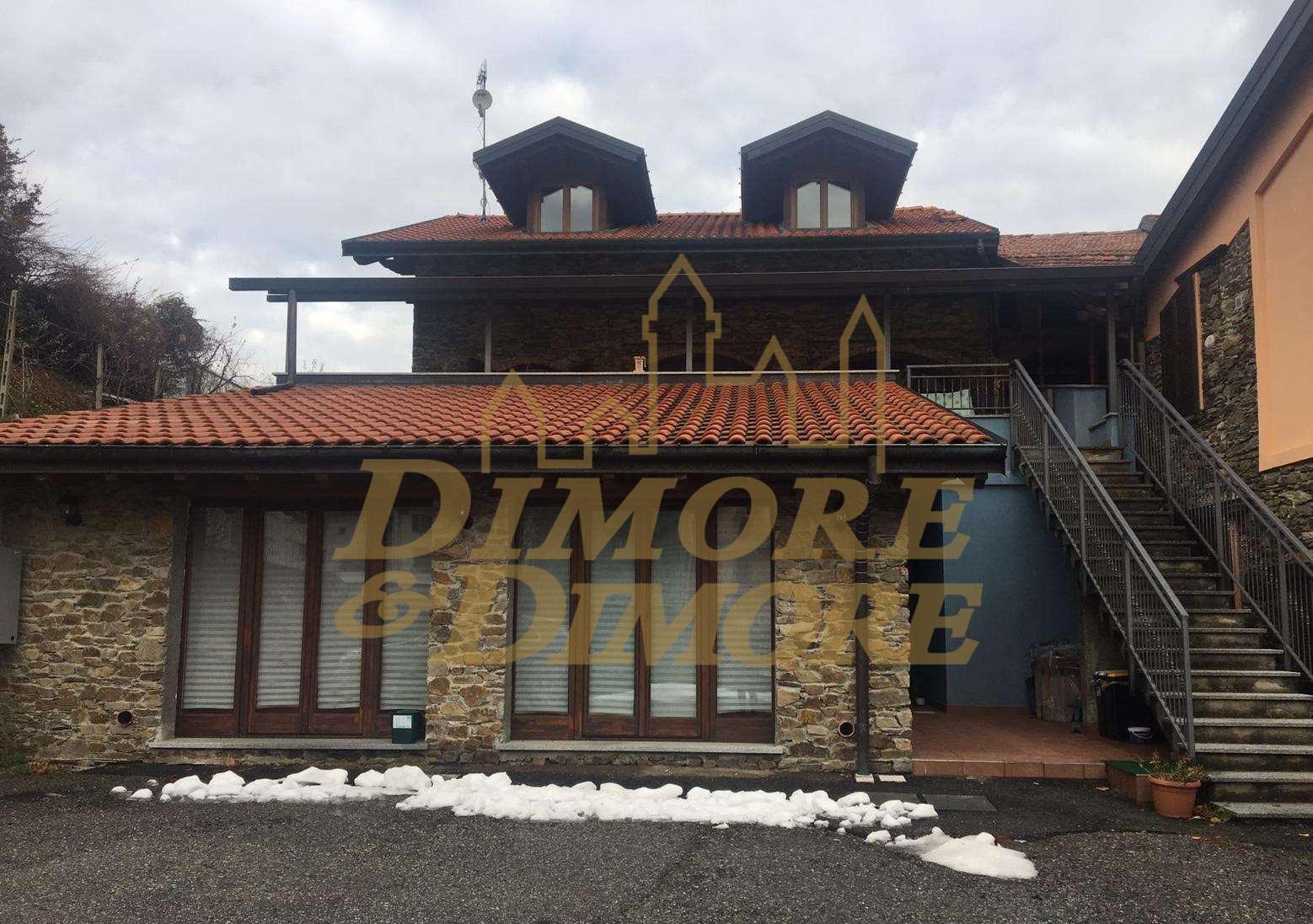 Immagine 1 di Villa in vendita  a Luino