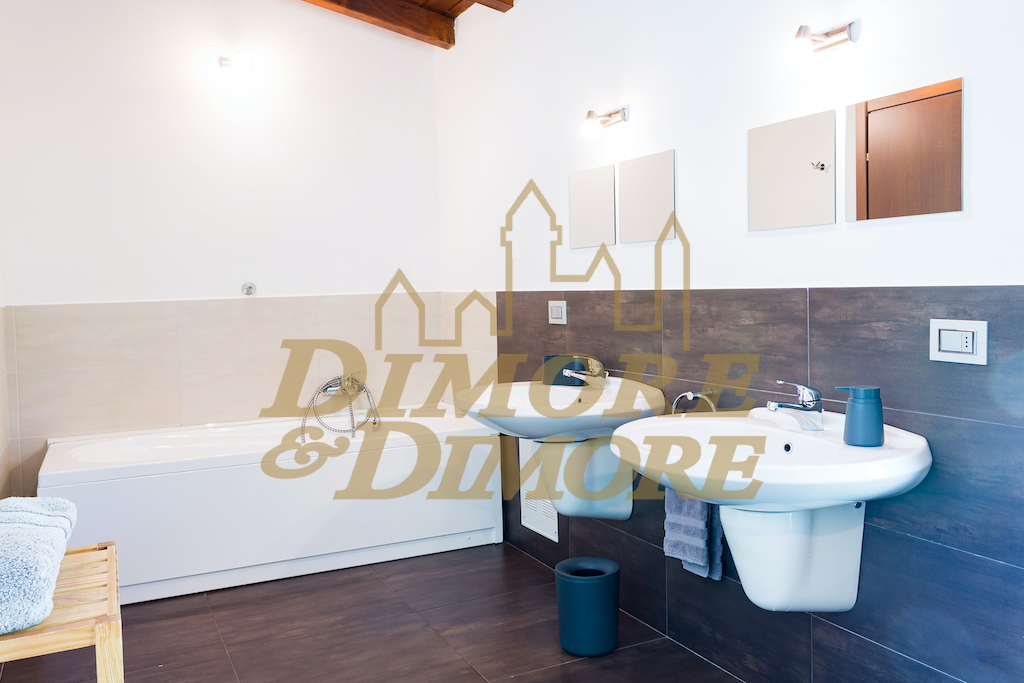 Immagine 14 di Villetta a schiera in vendita  a Luino