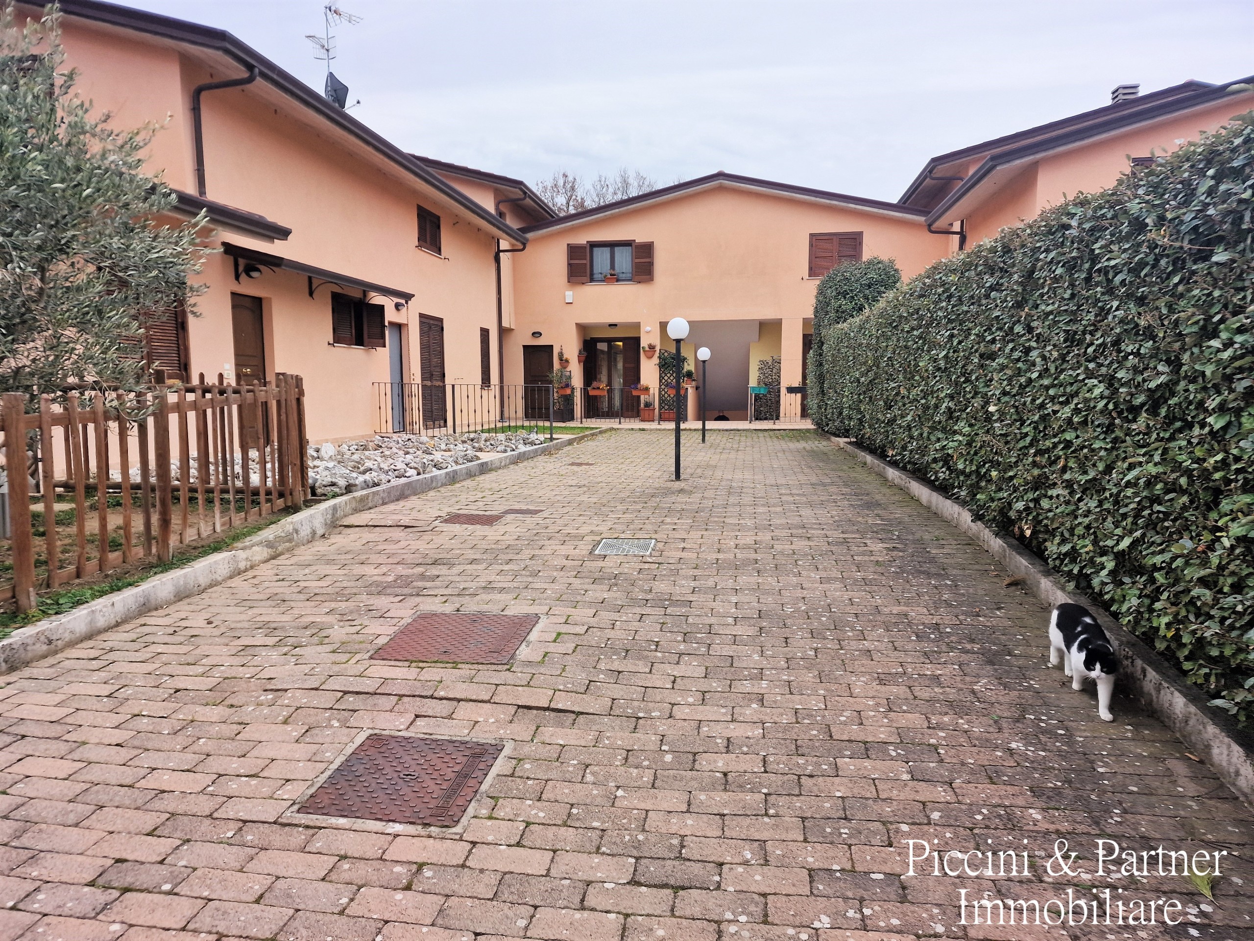 Immagine 3 di Trilocale in vendita  in Strada Tiberina Nord 421 a Perugia