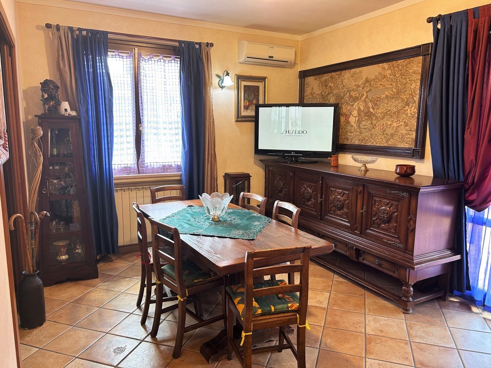 Immagine 9 di Casa trifamiliare in vendita  in Via Bagnolo a Castiglione Del Lago