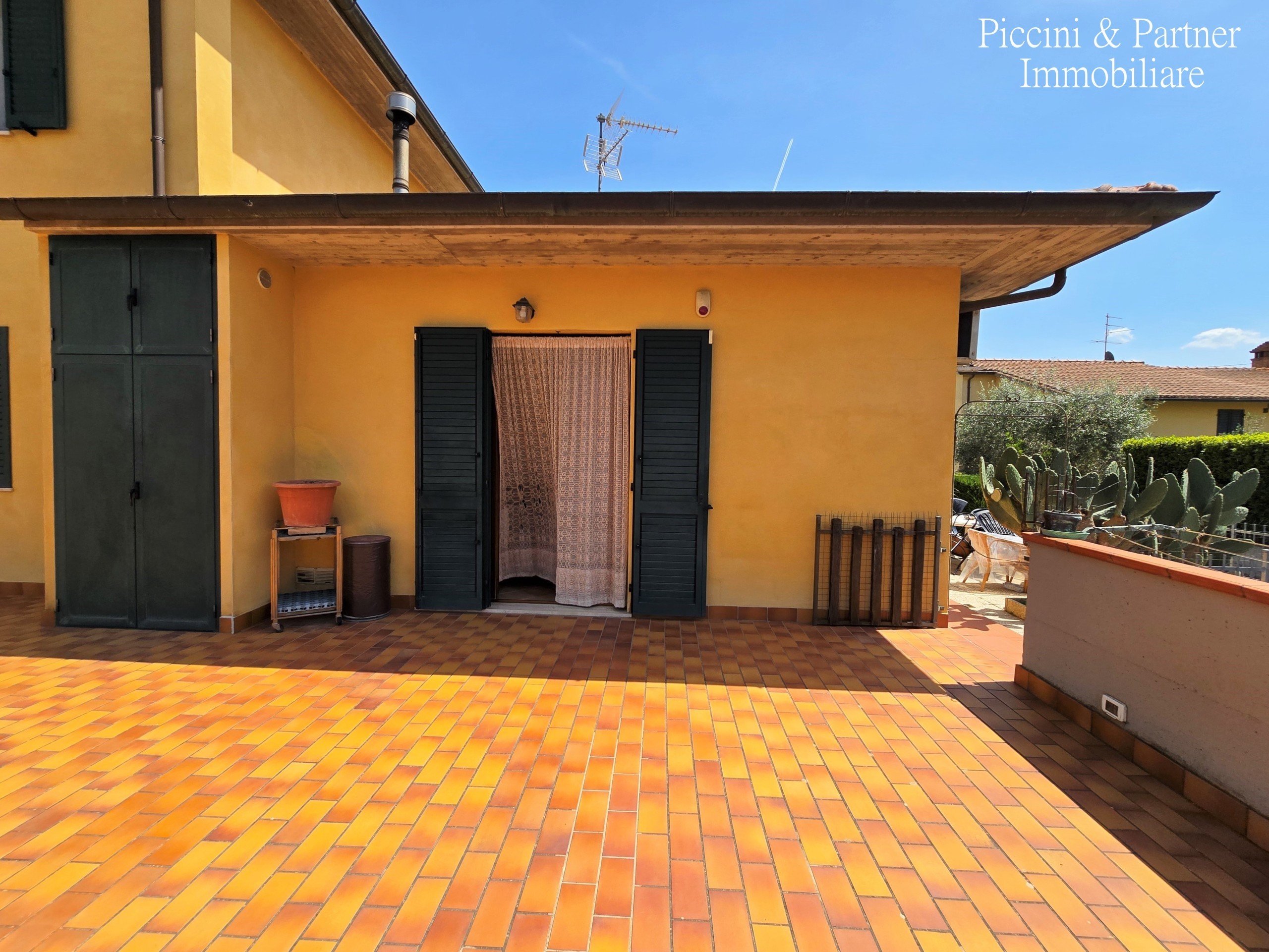 Immagine 16 di Casa trifamiliare in vendita  in Via Bagnolo a Castiglione Del Lago