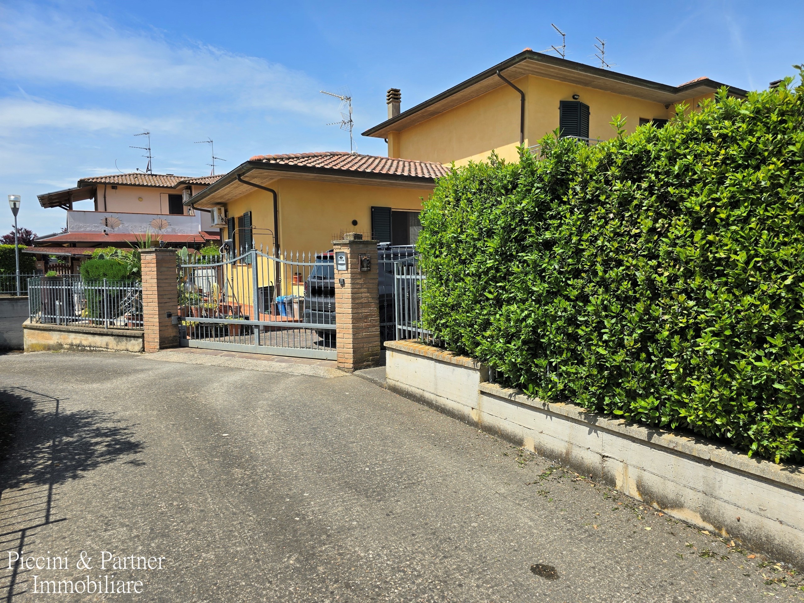 Immagine 40 di Casa trifamiliare in vendita  in Via Bagnolo a Castiglione Del Lago