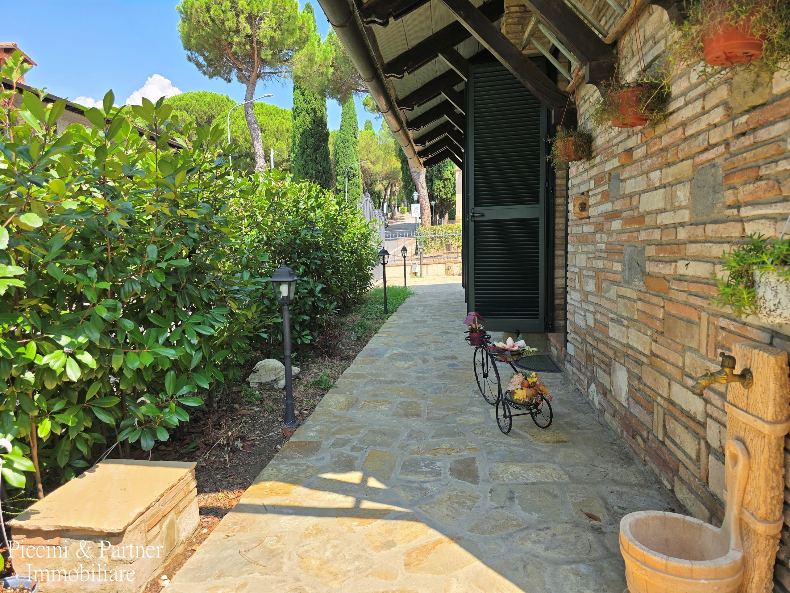 Immagine 4 di Villa in vendita  in Via IV Novembre 15 a Passignano Sul Trasimeno