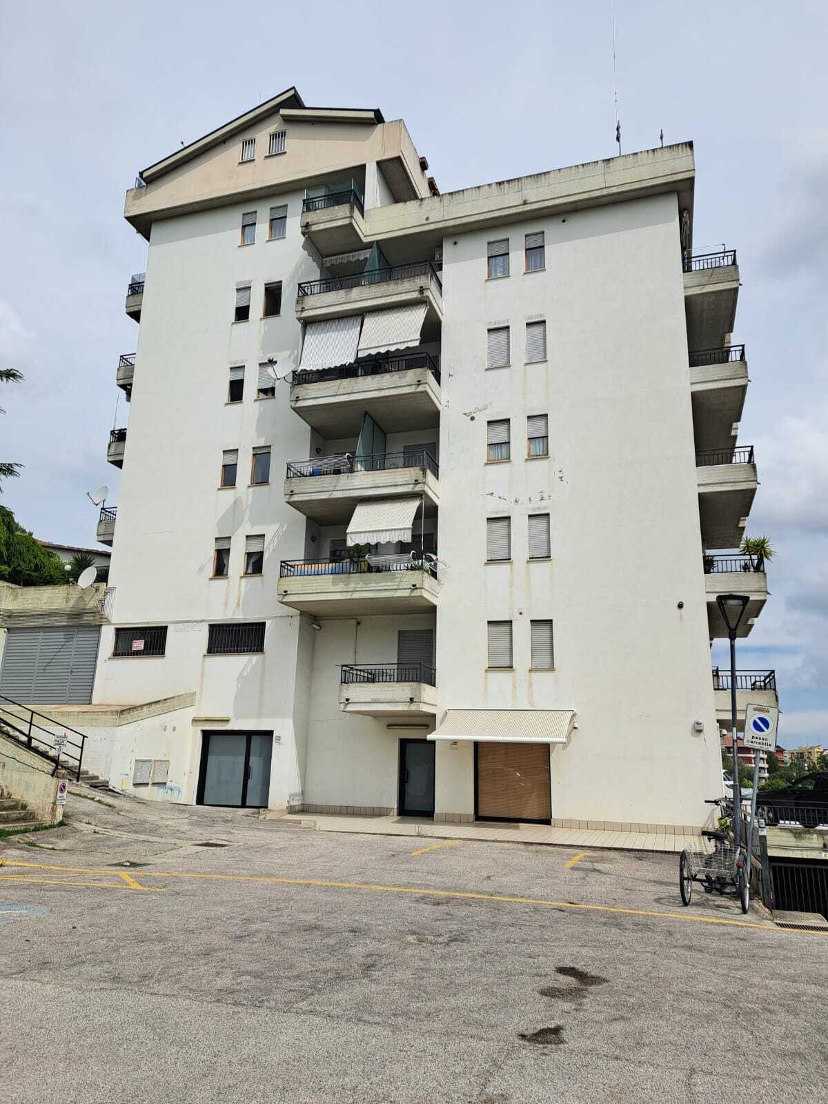 Immagine 1 di Locale commerciale in vendita  a Lanciano