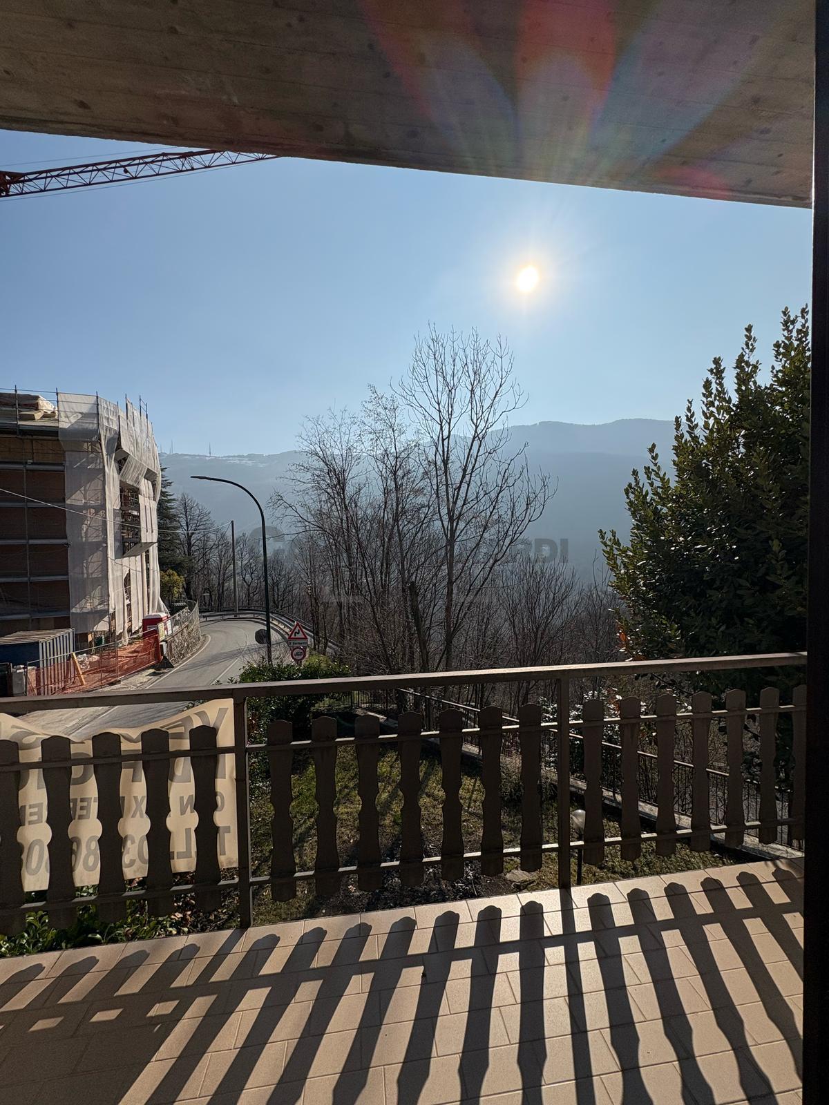 Immagine 3 di Trilocale in vendita  in Via Santa Geltrude Comensoli a Rota D'imagna