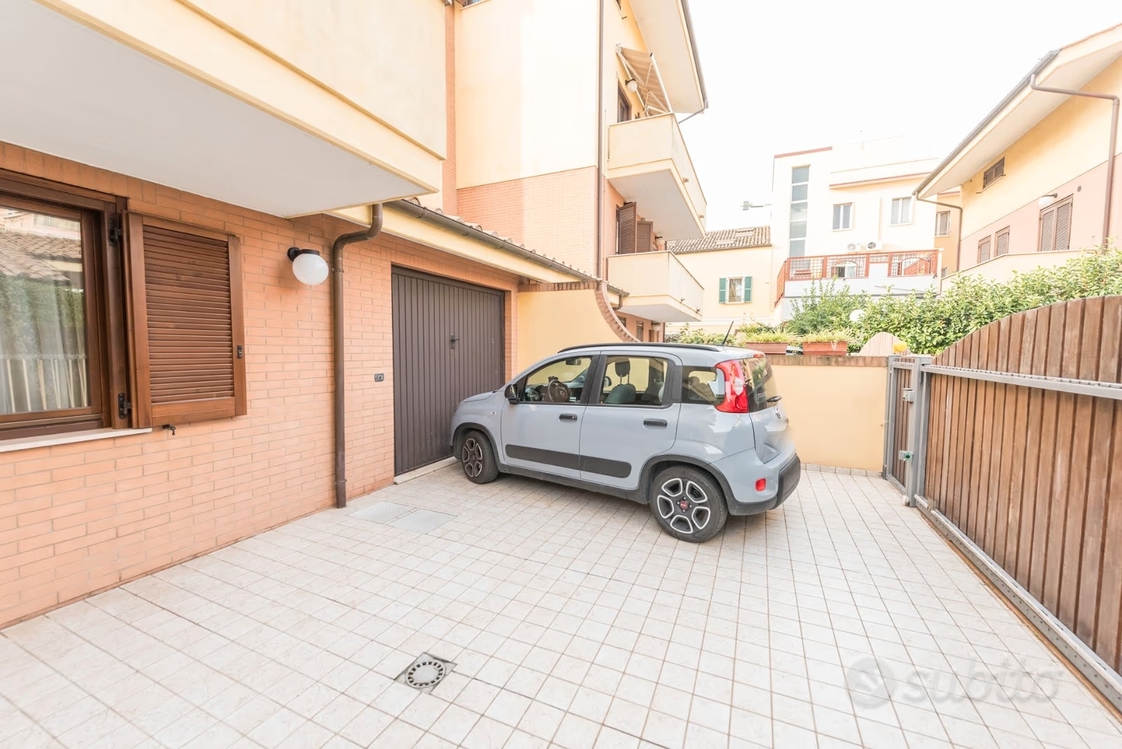 Immagine 6 di Villa in vendita  a Pescara