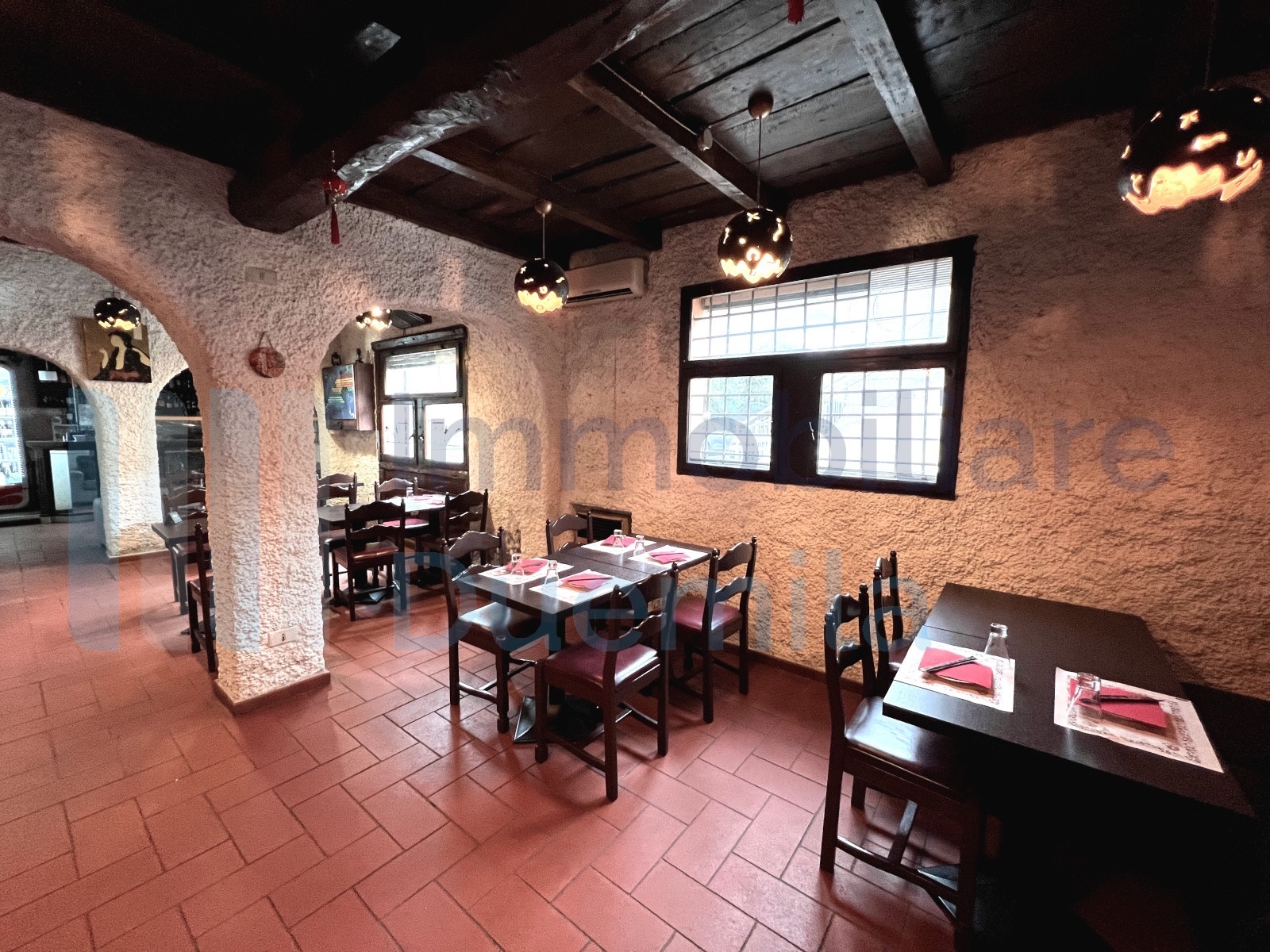 Immagine 5 di Locale commerciale in vendita  a Bologna