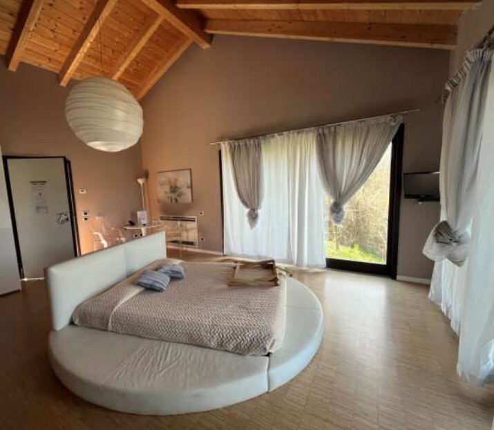 Immagine 4 di Agriturismo in vendita  in Regione Piampodazza 5 a Montechiaro D'acqui