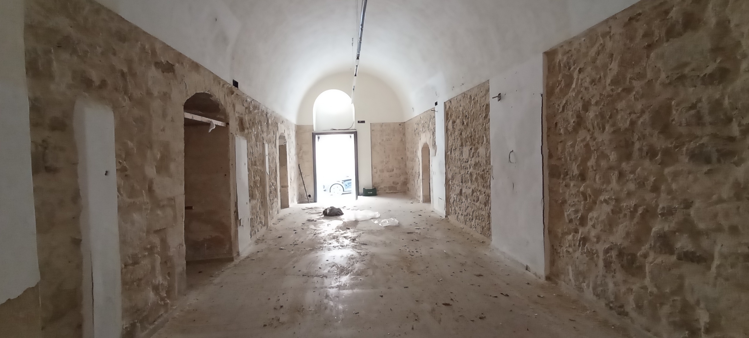 Immagine 1 di Locale commerciale in affitto  a Ragusa