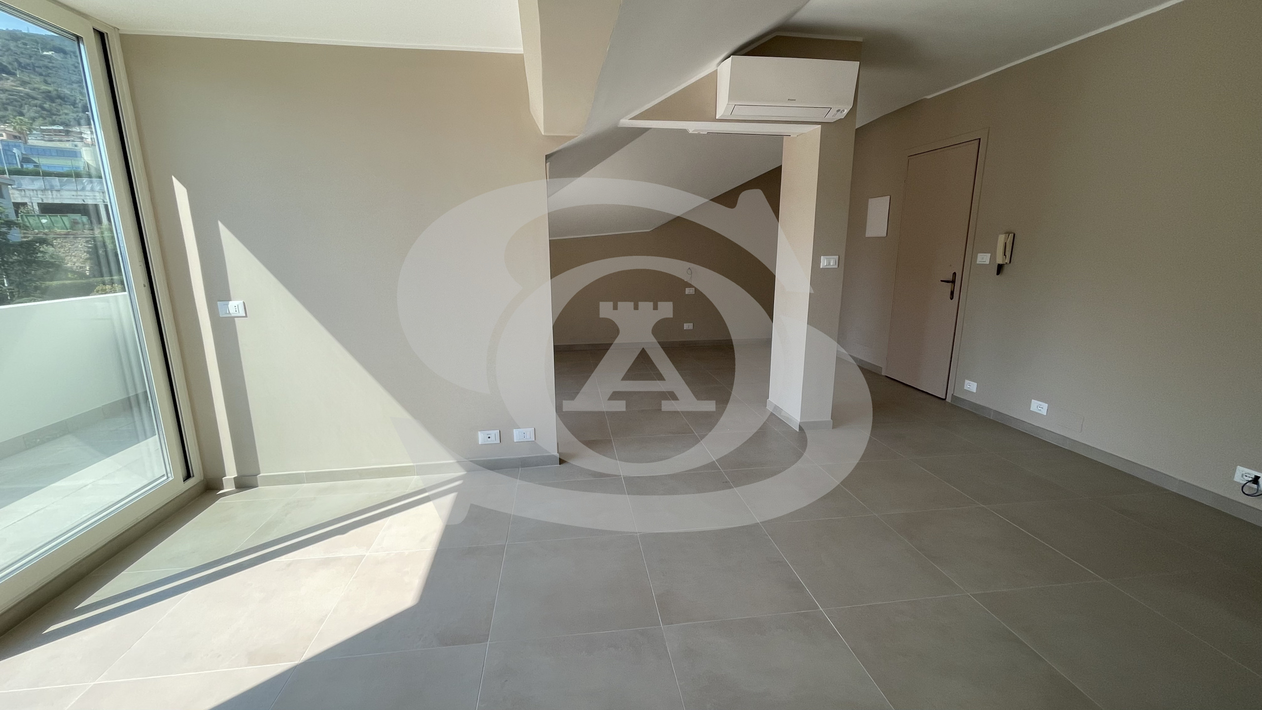 Immagine 3 di Bilocale in vendita  in Via della Noria 20 a Ospedaletti