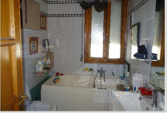 Immagine 3 di Quadrilocale in vendita  a Rimini