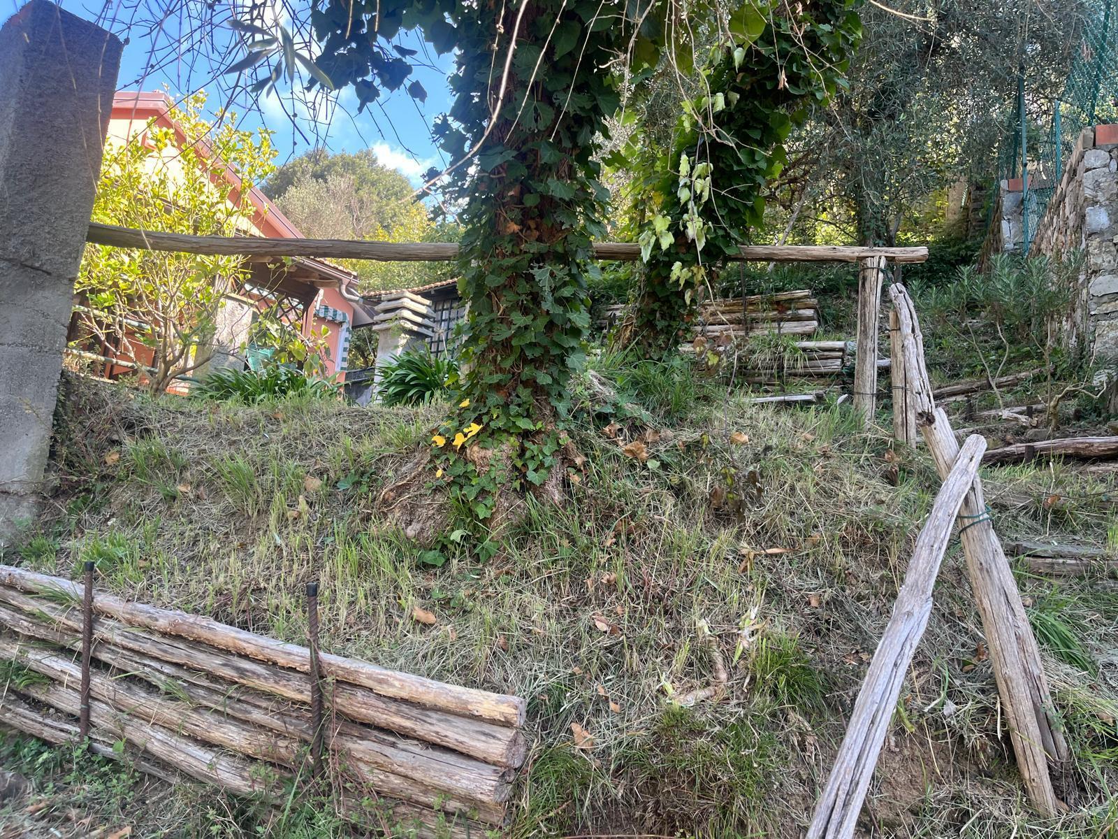 Immagine 12 di Villa in vendita  in Via Salvatore Gatti 19 a Castiglione Chiavarese