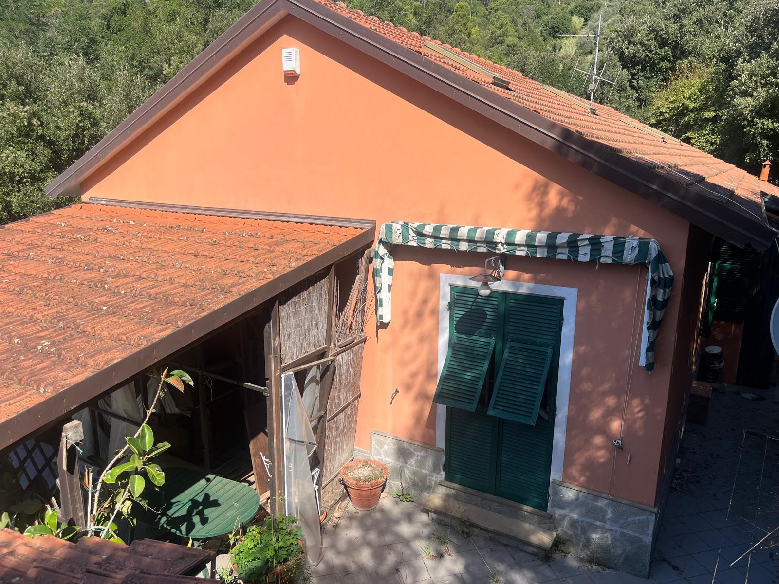 Immagine 22 di Villa in vendita  in Via Salvatore Gatti 19 a Castiglione Chiavarese