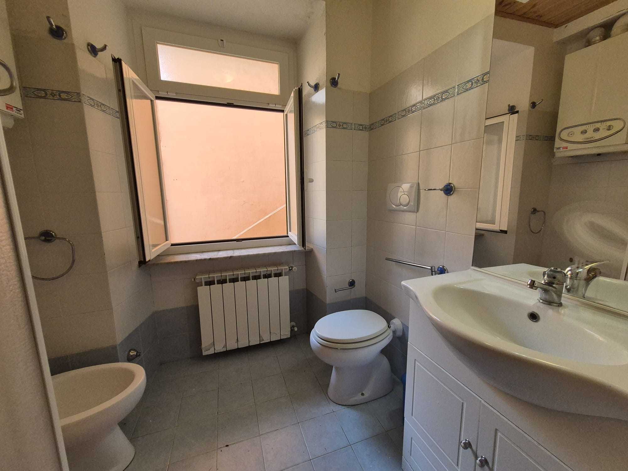 Immagine 7 di Monolocale in vendita  in Via delle Croce 9 a Sestri Levante