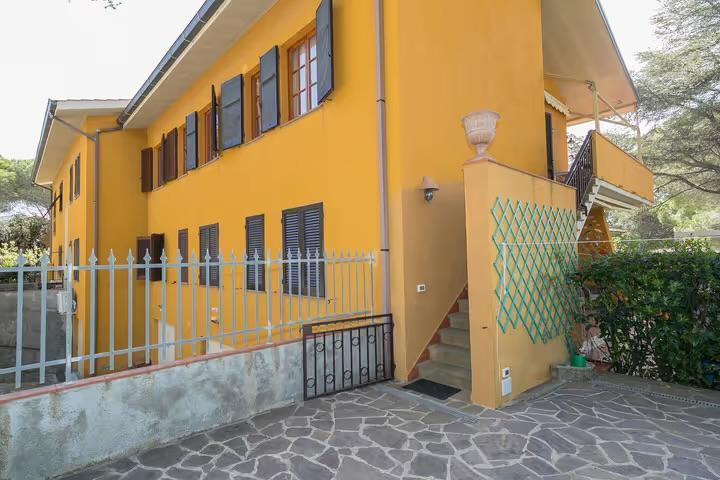 Immagine 38 di Trilocale in vendita  a Rosignano Marittimo