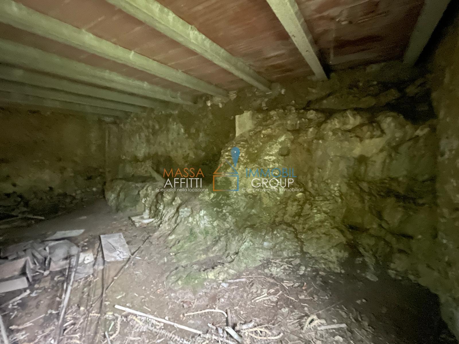 Immagine 46 di Casa semindipendente in vendita  in Via Monte Grappa 1 a Stazzema