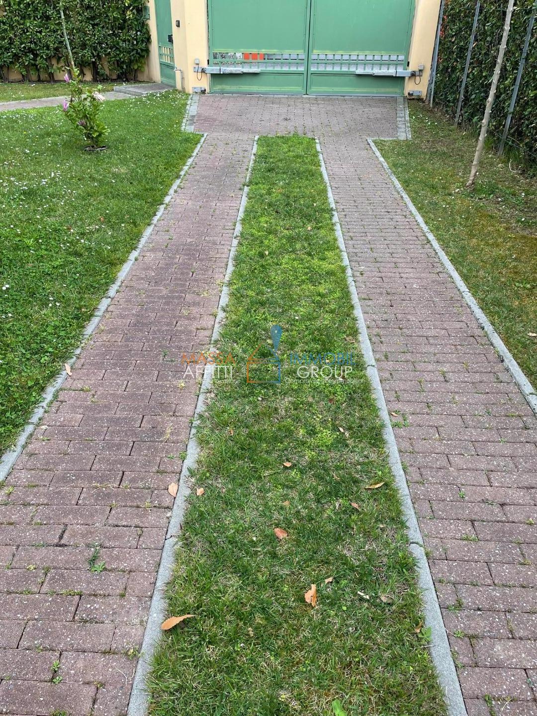 Immagine 7 di Porzione di casa in vendita  in Via Flli Cervi 106 a Forte Dei Marmi