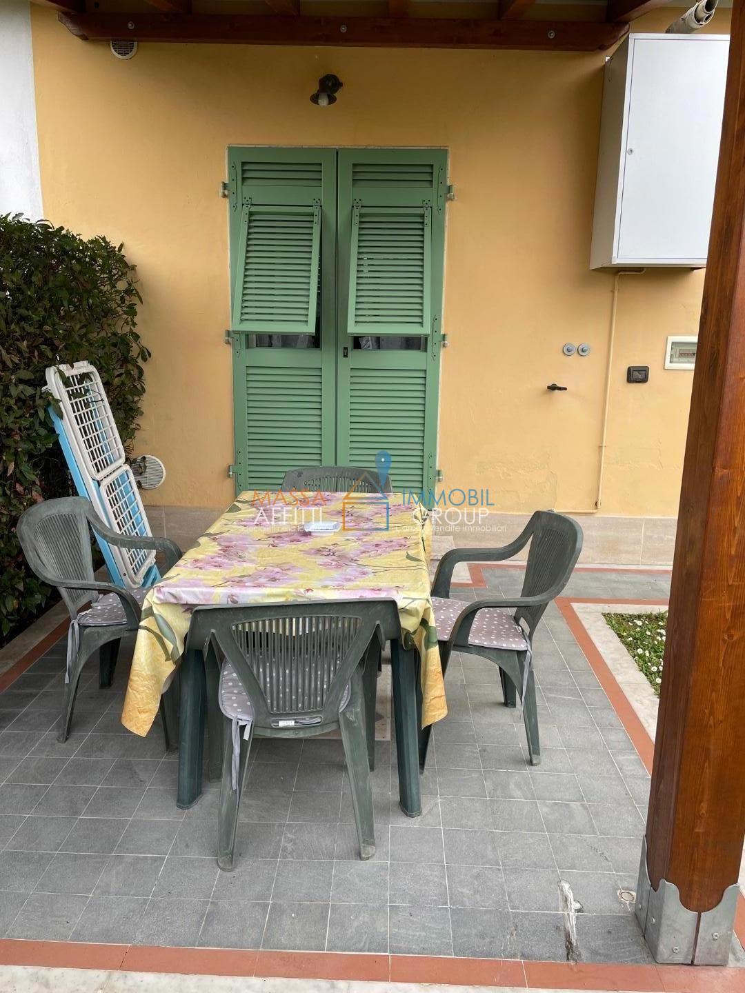 Immagine 2 di Porzione di casa in vendita  in Via Flli Cervi 106 a Forte Dei Marmi