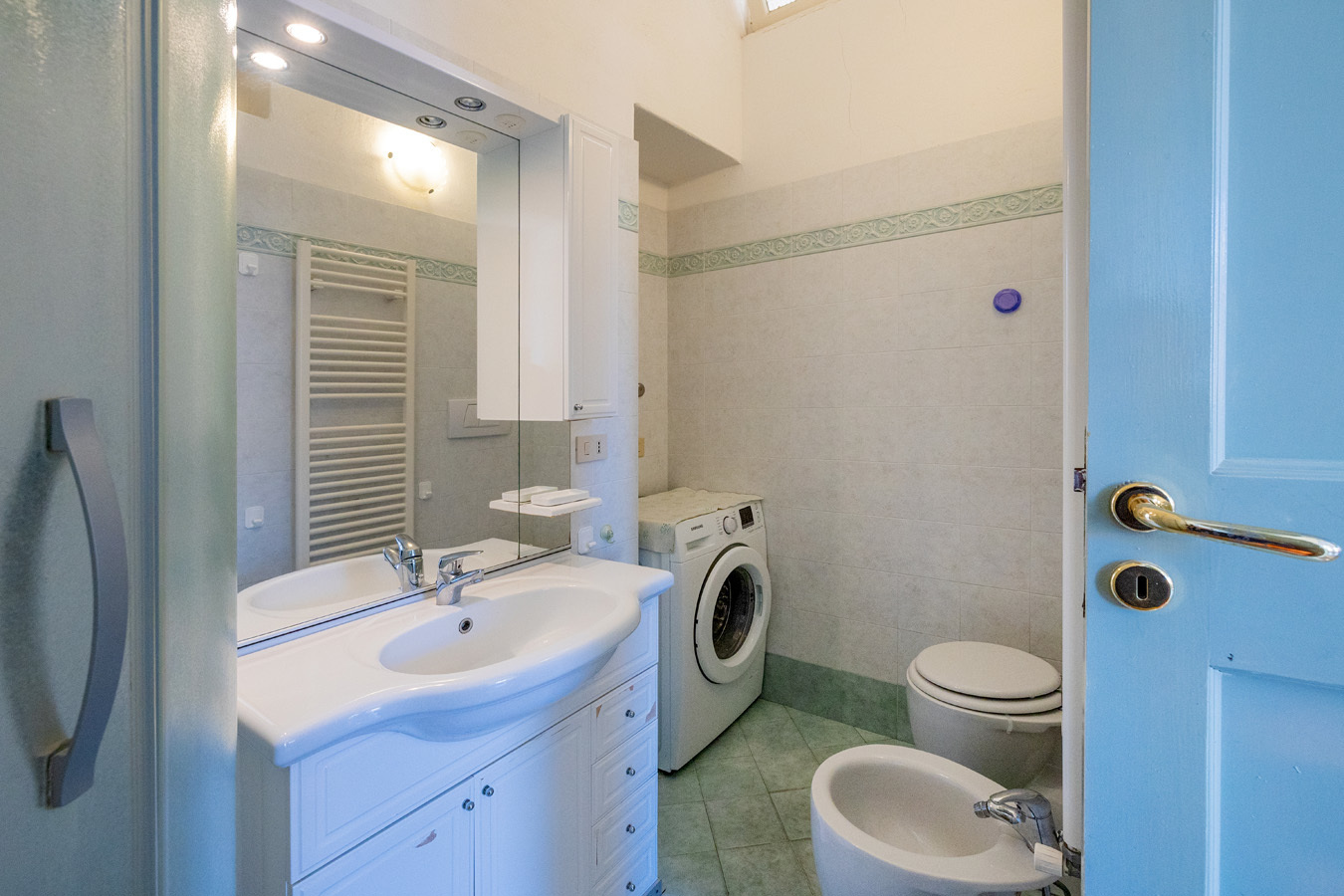 Immagine 32 di Trilocale in affitto  in Piazza Vittorio Emanuele II a Finale Ligure