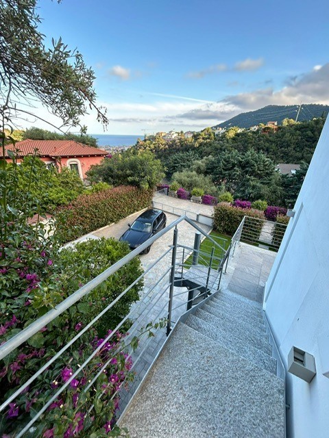 Immagine 55 di Villa in vendita  in Via Adelasia 139 a Alassio