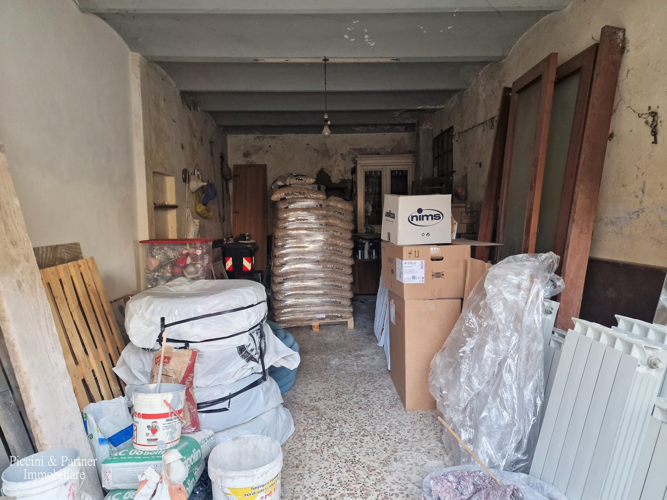 Immagine 48 di Pentalocale in vendita  in Via dei Partigiani 57 a Castiglione Del Lago