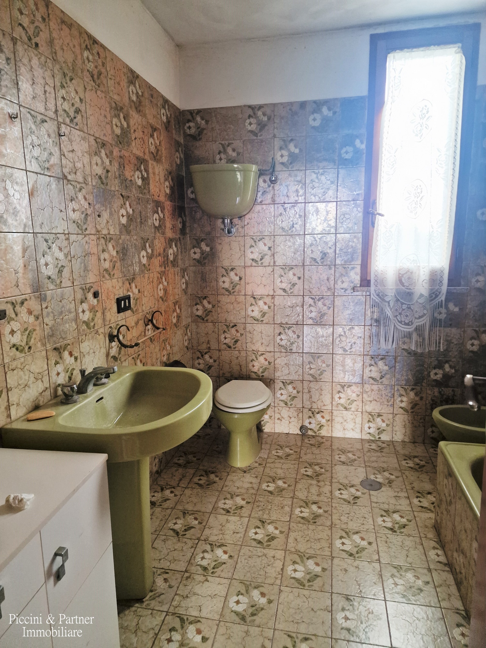 Immagine 26 di Pentalocale in vendita  in Via dei Partigiani 57 a Castiglione Del Lago