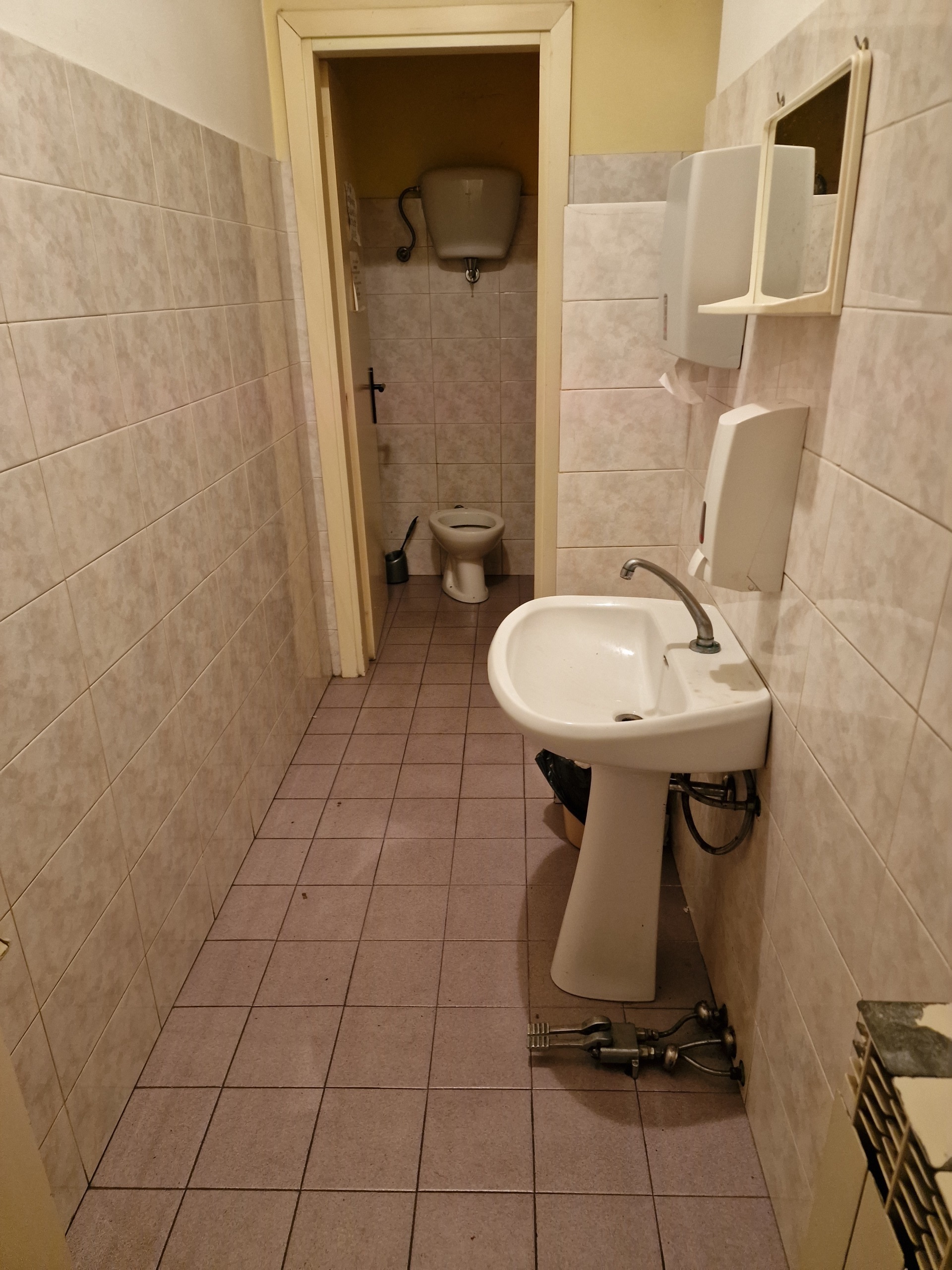 Immagine 14 di Bar / Ristorante in vendita  in Via Nazionale 37 a Castiglione Del Lago