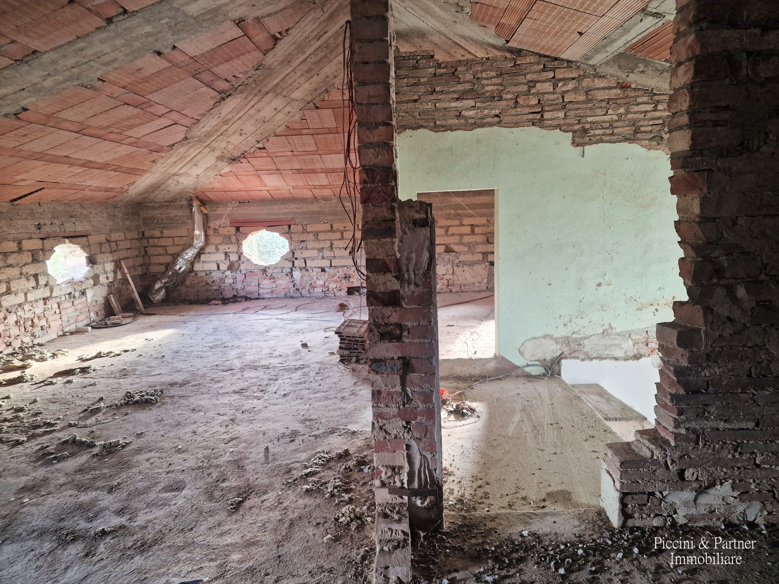 Immagine 39 di Pentalocale in vendita  in Via dei Partigiani 57 a Castiglione Del Lago