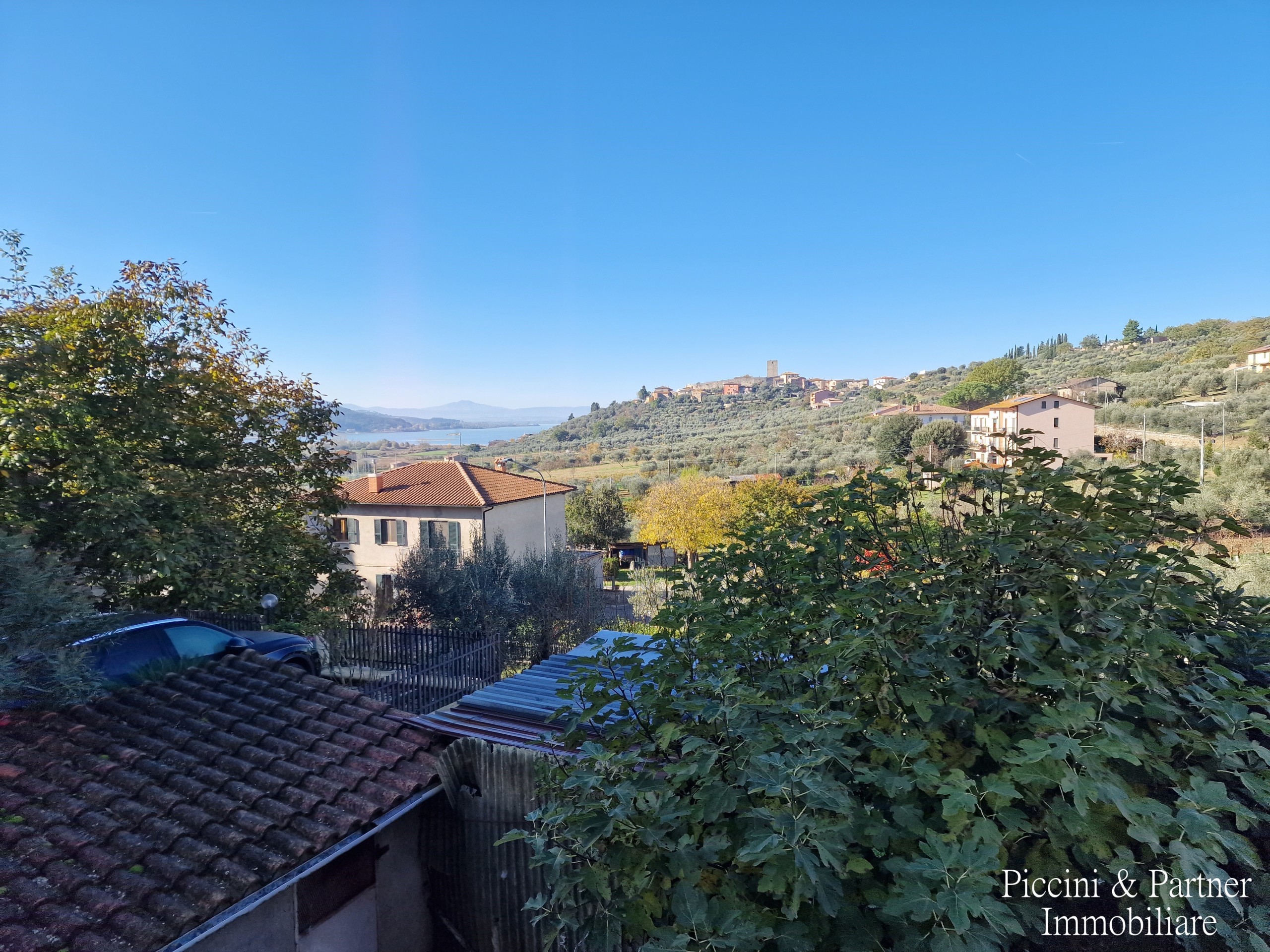 Immagine 2 di Casa indipendente in vendita  in Via Costa a Magione