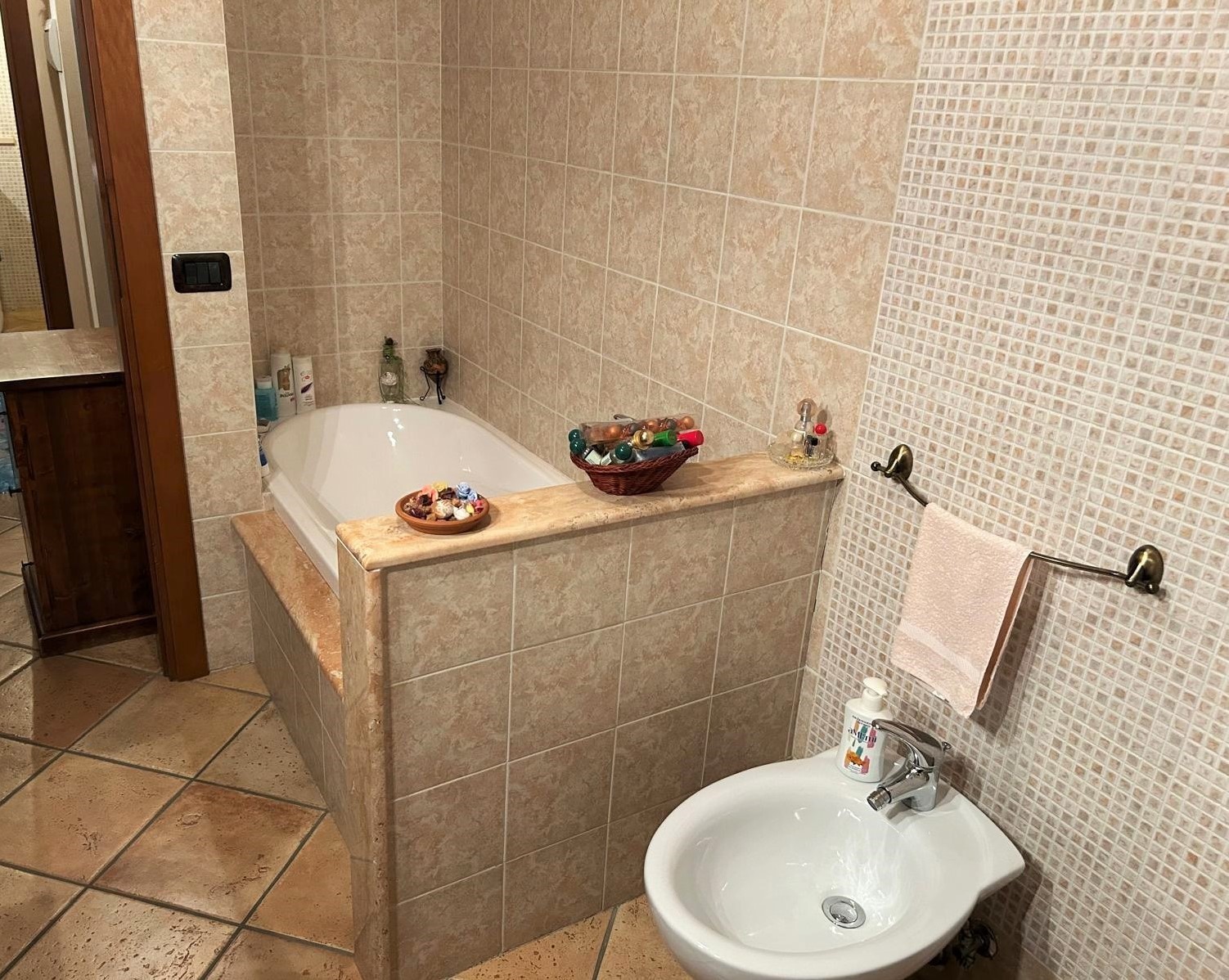 Immagine 30 di Casa trifamiliare in vendita  in Via Bagnolo a Castiglione Del Lago