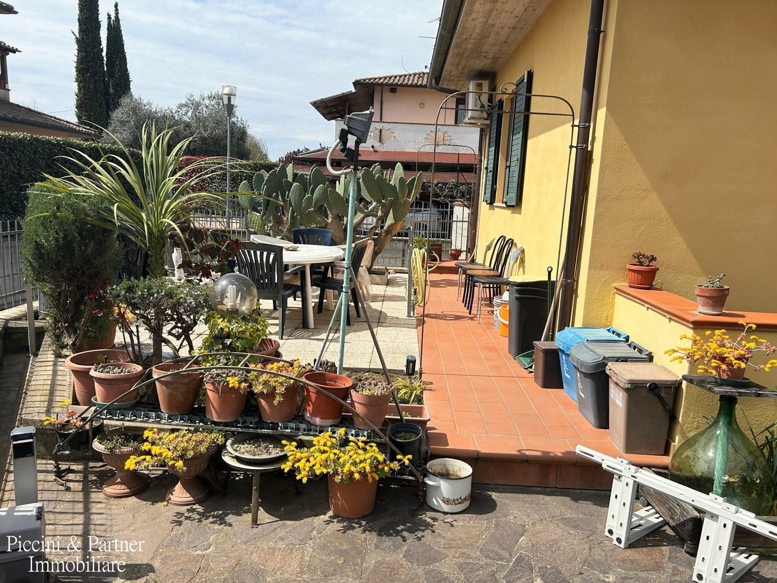 Immagine 3 di Casa trifamiliare in vendita  in Via Bagnolo a Castiglione Del Lago